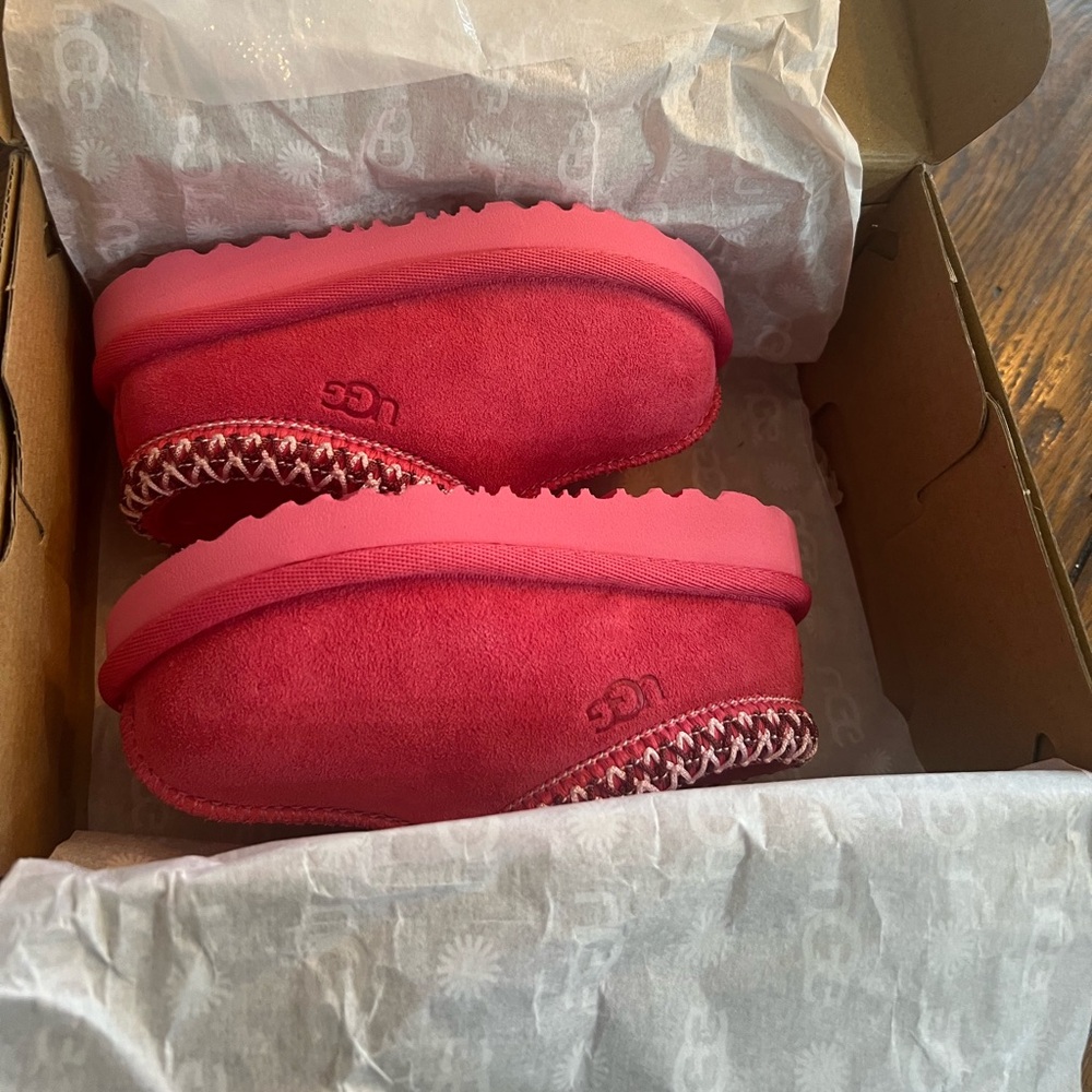 SOLD New in box little girls UGG Tasman 2 slippers size 6